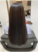 ストレートスタイル×グレージュカラー