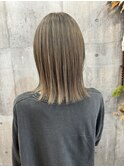 切りっぱなしボブとミルクティーグレージュカラー