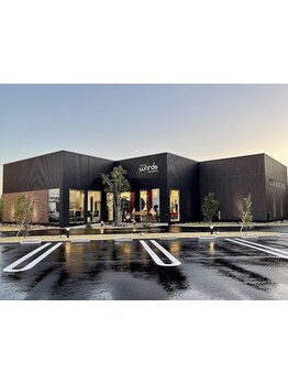 【学割】毎週金曜日は学割DAY☆豊富なクーポンで、学生さんもお得に自分史上最高のスタイルに！