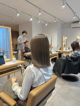 シークレットハイライトミルクティーベージュ艶ストレート