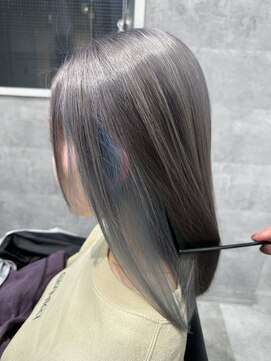 ルイス(L'wis) プラチナグレーと水色インナーカラー♪朝長