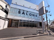 サロンズ 富田駅前店(SALONS)の雰囲気（阪急富田駅の入り口目の前◎）