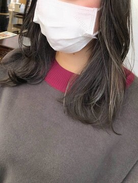 テオ(Theo) Theo /ハイライト/ 巻き髪風パーマ／ミディアム