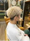 束感ショート アップバング ホワイトカラー
