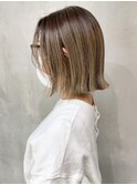 アッシュベージュボブ_外ハネボブセクションカラー_ba383031