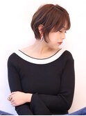 【ひし形30代40代グレージュカラー斜めバングショートボブ】