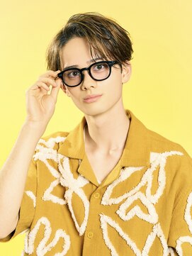 オーシャントーキョーオーバー 渋谷(OCEAN TOKYO OVER) 韓国ヘアカルマパーマコンマバングセンターパート黒髪ウルフ