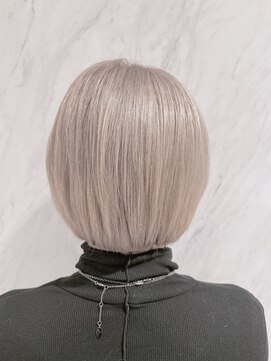 リー 枚方(Lee) 店長今里☆バッサリショートにしてホワイトベージュに☆