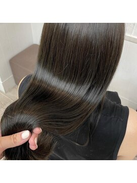 ネウィ ハウオリ 札幌駅前(newi hau'oli) 大人かわいいエギョモリ ミルクティーブラウン ひし形シルエット