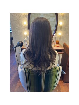 エルサフィロ キタハマ(el zafiro kitahama) 20×30×40代×パールグレージュ×褪色予防×ゆる巻きスタイル