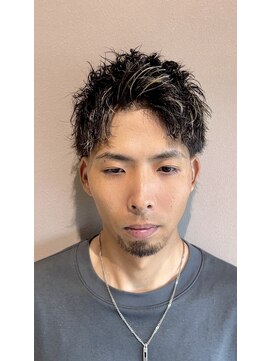 リット(lit.) ツイスパ メッシュ ブリーチ2回 アップバング ショート