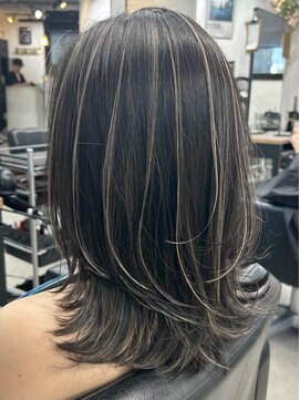 キラ 渋谷(KILLA) ツヤ髪スタイル/ミディアムレイヤー/ブルージュ/グレージュジュ