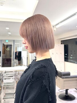 エルサ ザ リープ(ELSA the leap) 【ブリーチカラー/ダブルカラー】ミニボブ/ミルクティーベージュ