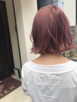 ジアン(GIEN)&nbsp;GIEN ダブルカラー ピンクベージュ 外ハネボブ