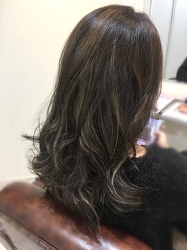 ロイ(Roy) 【アッシュ系バレイヤージュ♪】