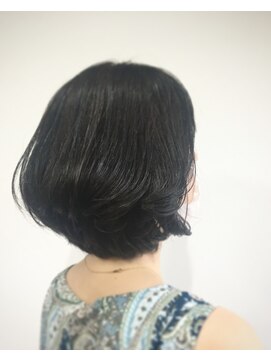 ミシュタ(mishuTA) エレガント前下がりボブスタイル