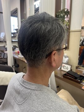 コアフィールフィス(COIFFURE fils) 《見附　今町》メンズ　シルバーヘア　刈り上げ