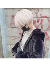 周りに与える印象が優しくアレンジしやすい、柔らかいミルクティーベージュとホワイトのグラデーション☆