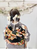 二十歳のロケーションフォトに編み込みツインお団子で