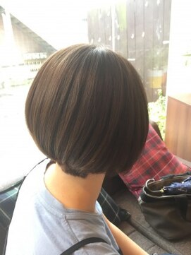 エム インターナショナル 春日部本店(EMU international) 前下がりショートボブ