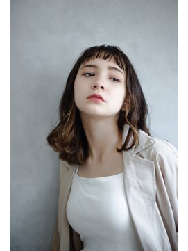 ウラ(.ula) ショートバング×インナーミディアム