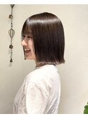 ミニボブ　外ハネ　ツヤツヤ　ヌーディーカラー