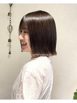 ネオリーブルカ 御茶ノ水店(Neolive Luca) ミニボブ　外ハネ　ツヤツヤ　ヌーディーカラー