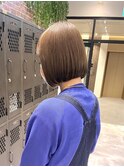 切りっぱなしボブ/ベージュカラー/ハイトーン/前下がりボブ