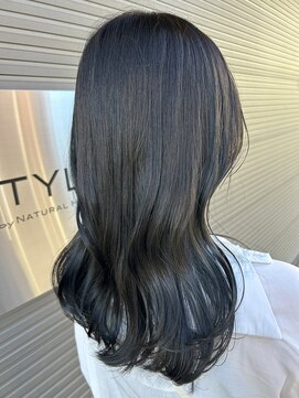 スタイル(STYLE) ツヤ髪スタイル　ウェーブヘア　オリーブカラー