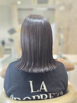 ビフィーノ イーリス 川西店(bifino iris) 切りっぱなし外ハネミディアム♪