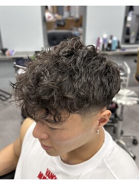 アイコン ブルー メンズ(I-CON #blue MEN'S) スペインカール×テーパーフェード【池袋フェード】