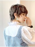 ウルフショートにパーマが大人可愛いヘアスタイル