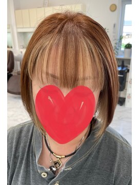 サロンドノア(Salon de NoA) ミディアムボブ×インナーカラー