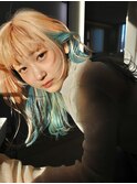 お顔まわりカット / レイヤーミディ / イヤリングカラー水色
