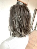 アン 溝の口(un)&nbsp;ゴールドベージュハイライト【溝口/イルミナ/髪質改善】