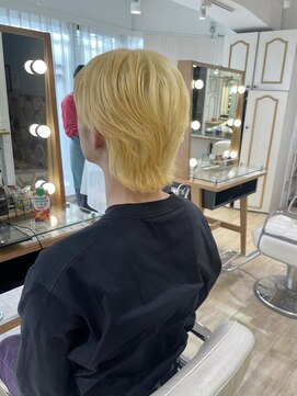 ネオリーブ チロル 横浜西口店(Neolive CiroL.) 抜きっぱなしヘア ハイトーンブロンド ケアブリーチ×2