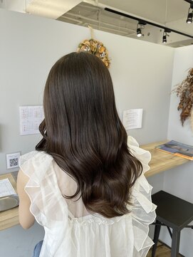 リジー(Litzy) 透け感でるオリーブグレージュカラー×TOKIOトリートメント