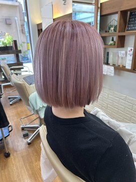 スローリー(slowly) ダブルカラー/ハイトーンショート/ウルフボブ/レイヤーボブ