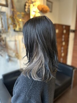 グランツヘアー(Glanz hair) ホワイトグレーインナーカラー