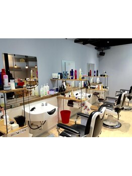 【上大岡駅徒歩1分/平日7時～21時まで営業】メンズサロンの経験豊富なスタイリストがマンツーマンで対応◎