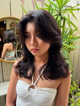 アデ オモテサンドウ(ade omotesando) 人気のレイヤーをワンカール巻いて作る海外風ふんわりミディアム