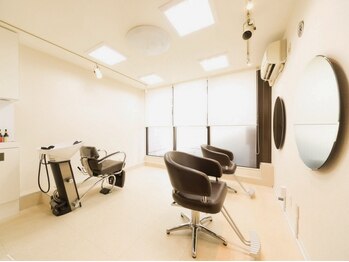 オリンポスフォーヘアー(OLYMPOS for hair)の写真/【明治神宮前徒歩0分】マンツーマン施術◎周囲を気にせずリラックスしながら施術を受けることができます♪