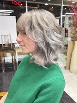サラ HAIR&MAKE SALA 相模大塚店&nbsp;ホワイトブロンド　ダブルカラー