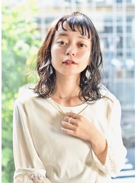 サークル(CIRCLE) ボブカーキグレージュ大人かわいいフェザーバング