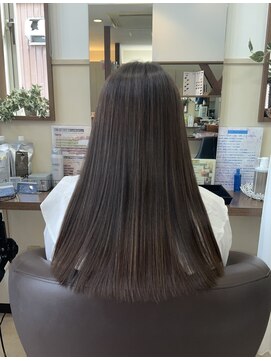 コア フィール ア デイ(COIFFURE A DAY) 【M3Dピコカラー】【見附今町M3D】ロングストレート