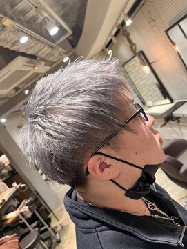 エイトセカンド 新宿三丁目店(EIGHT second) ホワイトシルバー