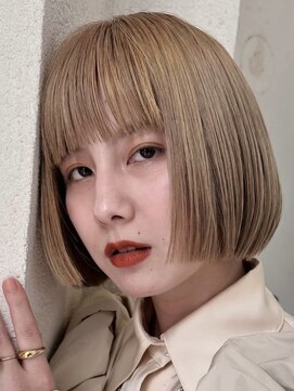 カムジーヘッド(COMEGHEAD) ダブルカラーショートボブインナーカラーハイライトケアブリーチ