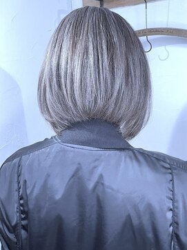 ブレイズヘアー(BLAZEhair) 【コントラスト弱め】脱白髪染めホワイトグレージュハイライト