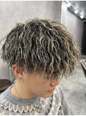ツイストスパイラルパーマ 金メッシュ