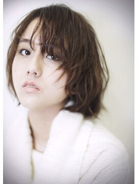 ピリナ(Pilina) ヌーディーミディアムボブ